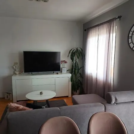 Cozy Neda Near The Sea בית הארחה *