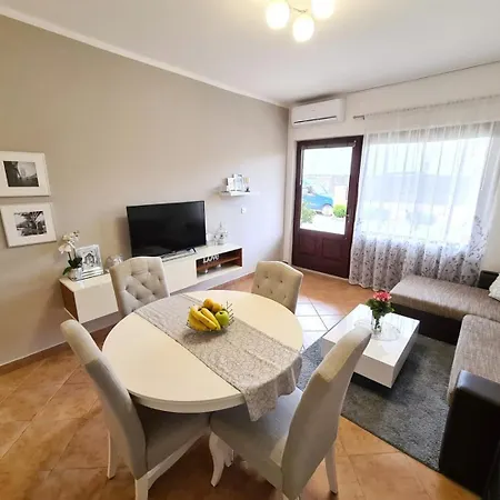 Affittacamere Cozy Neda Near The Sea 3*