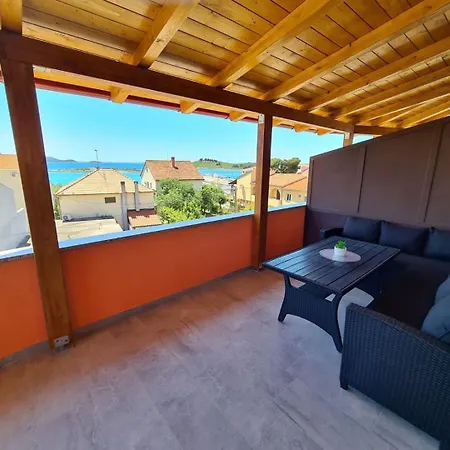 Cozy Neda Near The Sea Pakoštane