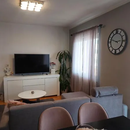 Cozy Neda Near The Sea Vendégház