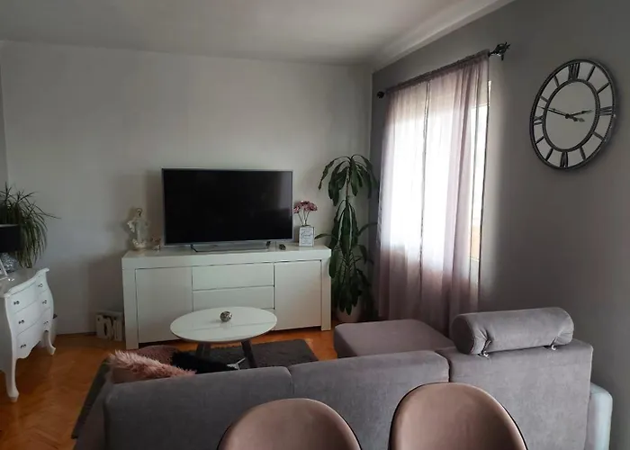 Cozy Neda Near The Sea Gostinjska kuća 3*
